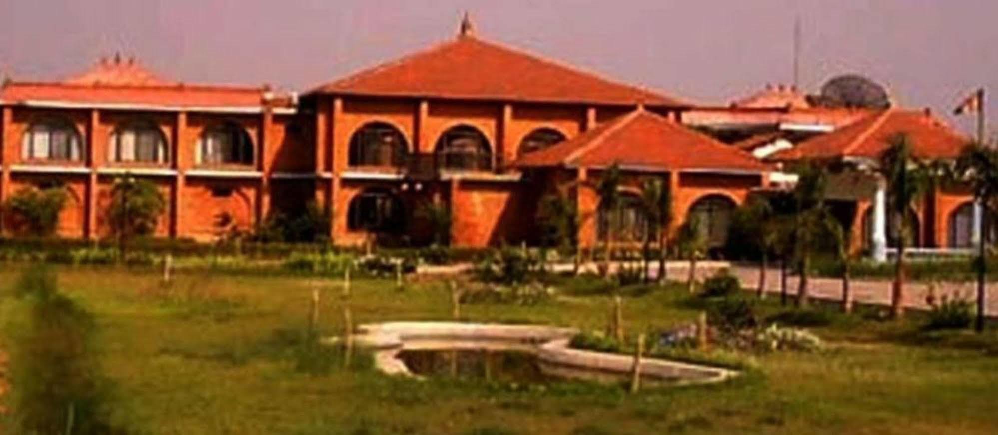 Hotel Lumbini Garden New Crystal Dış mekan fotoğraf