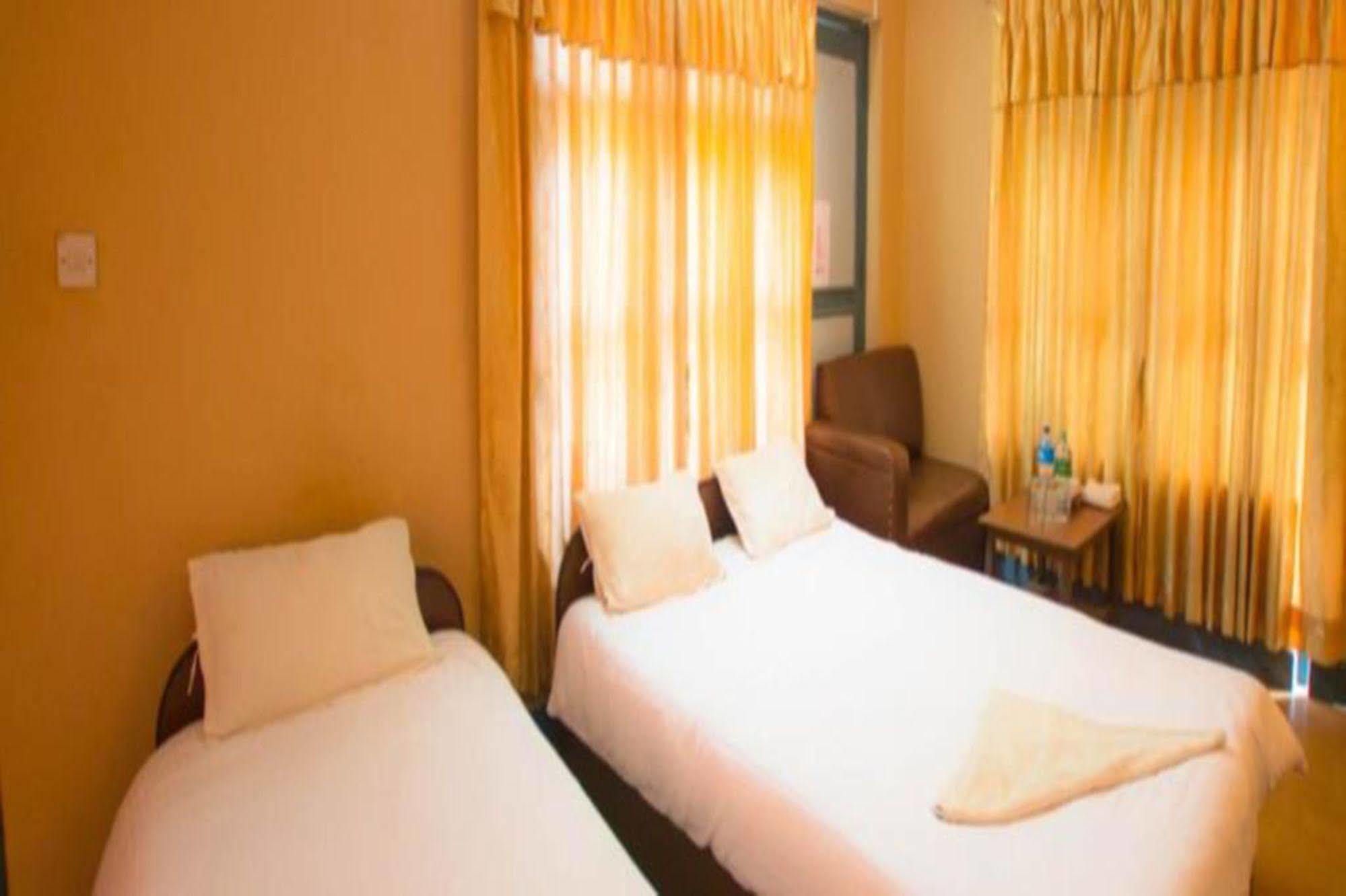 Hotel Lumbini Garden New Crystal Dış mekan fotoğraf