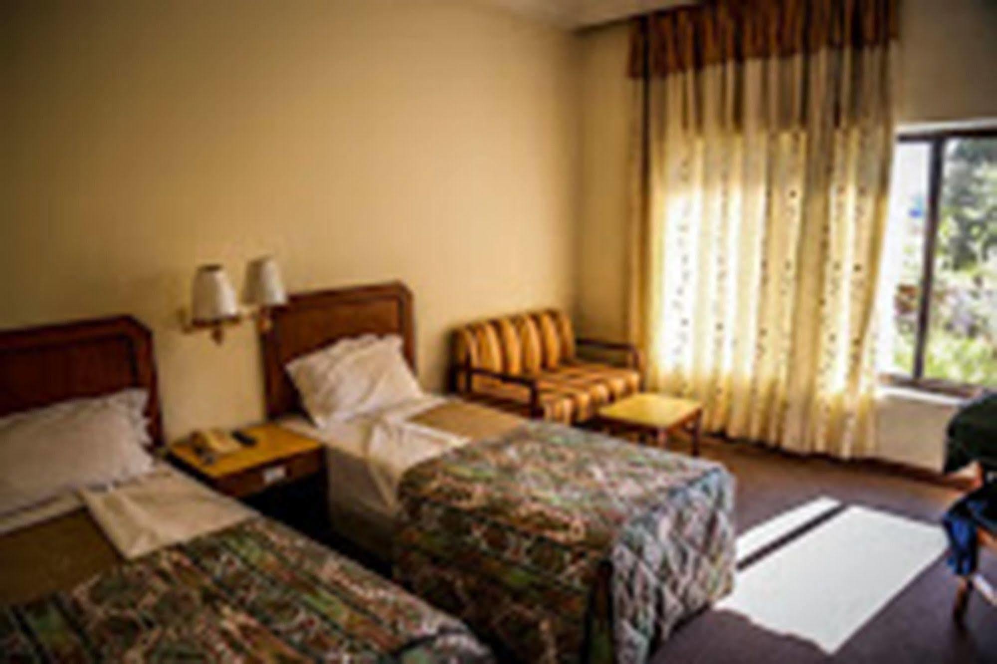 Hotel Lumbini Garden New Crystal Dış mekan fotoğraf