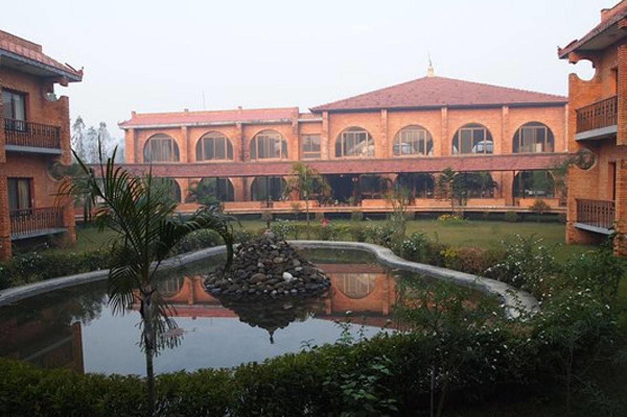 Hotel Lumbini Garden New Crystal Dış mekan fotoğraf