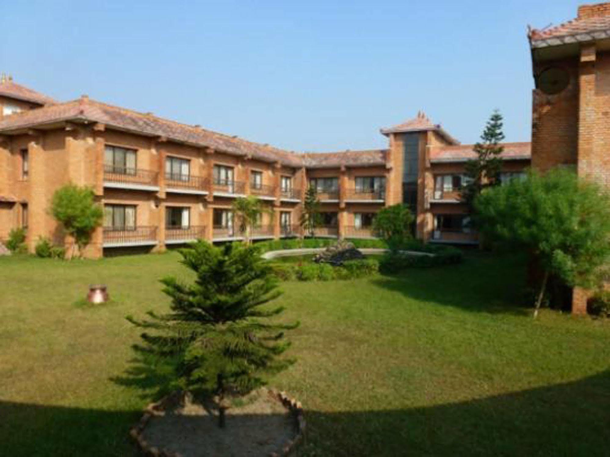 Hotel Lumbini Garden New Crystal Dış mekan fotoğraf